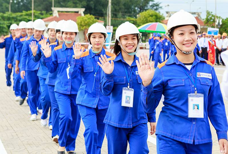 Mua bảo hiểm cho nhân viên