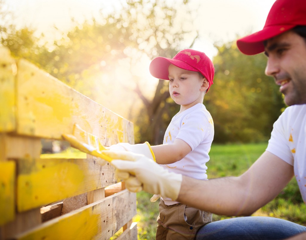 Có nên mua bảo hiểm nhân thọ cho con?